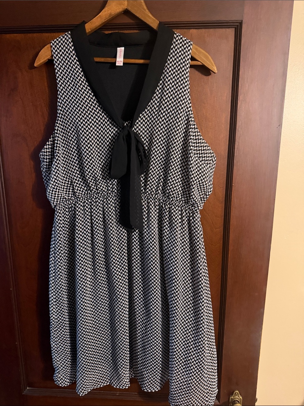 Xhilaration Black and White Houndstooth Tie-Neck Dress